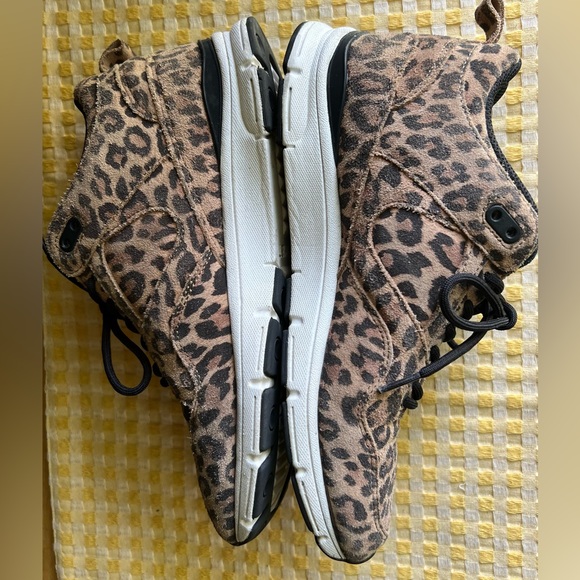 Gourmet 10 Cheetah Print Leather Athletic Shoes - Picture 3 of 7